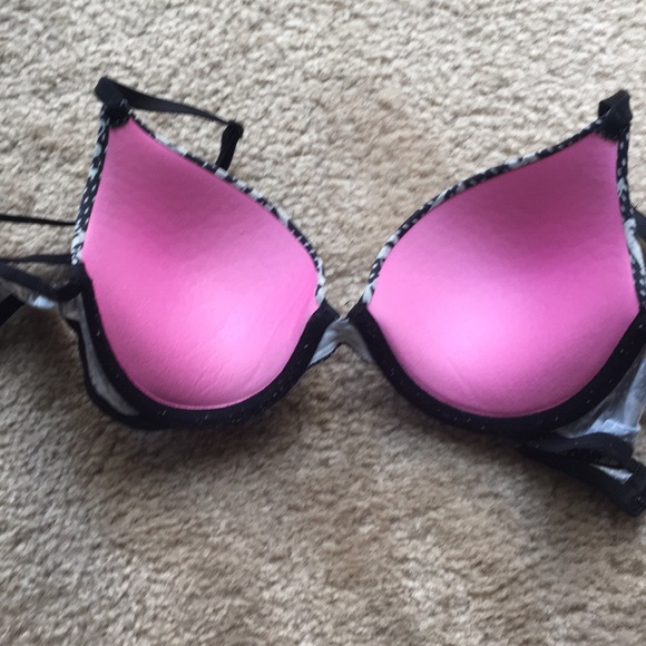 SOLD On EBay! VS pink logo bra - Picture 4 of 7